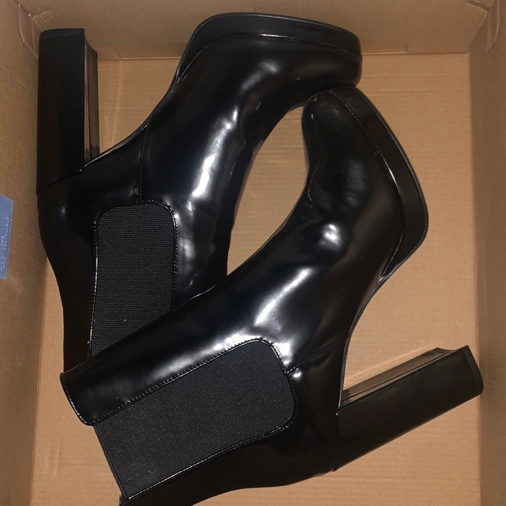 BRAND NEW JUST FAB HEELS